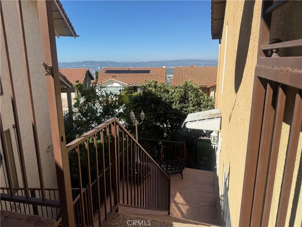 1742 Rudell Burbank, CA 91501