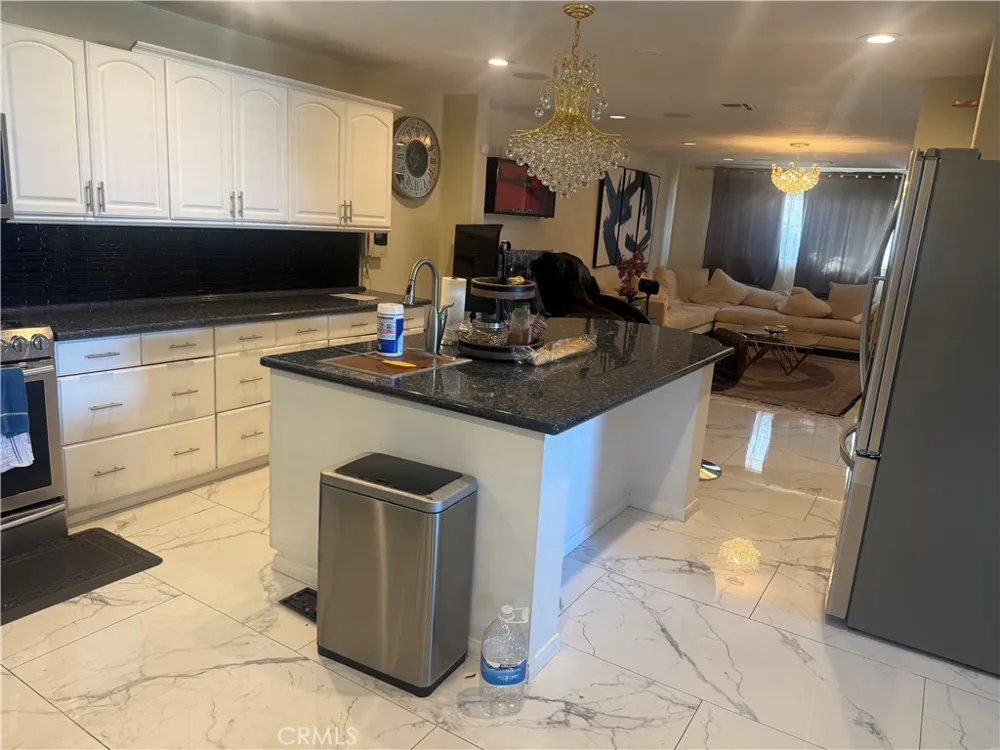 1742 Rudell Burbank, CA 91501