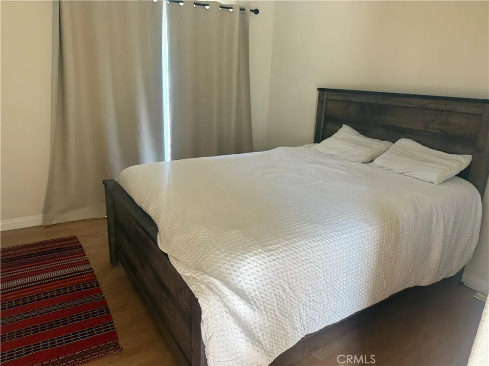 1742 Rudell Burbank, CA 91501