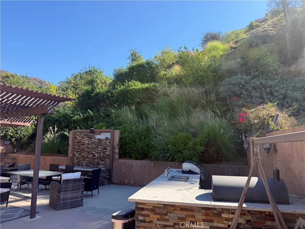 1742 Rudell Burbank, CA 91501
