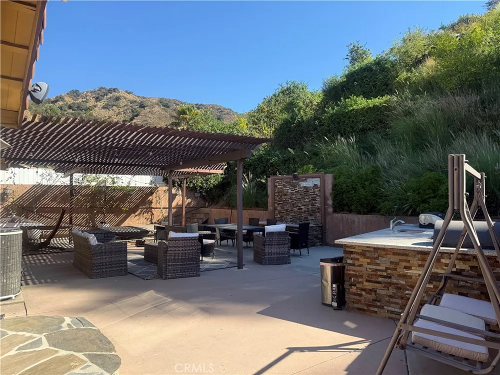 1742 Rudell Burbank, CA 91501