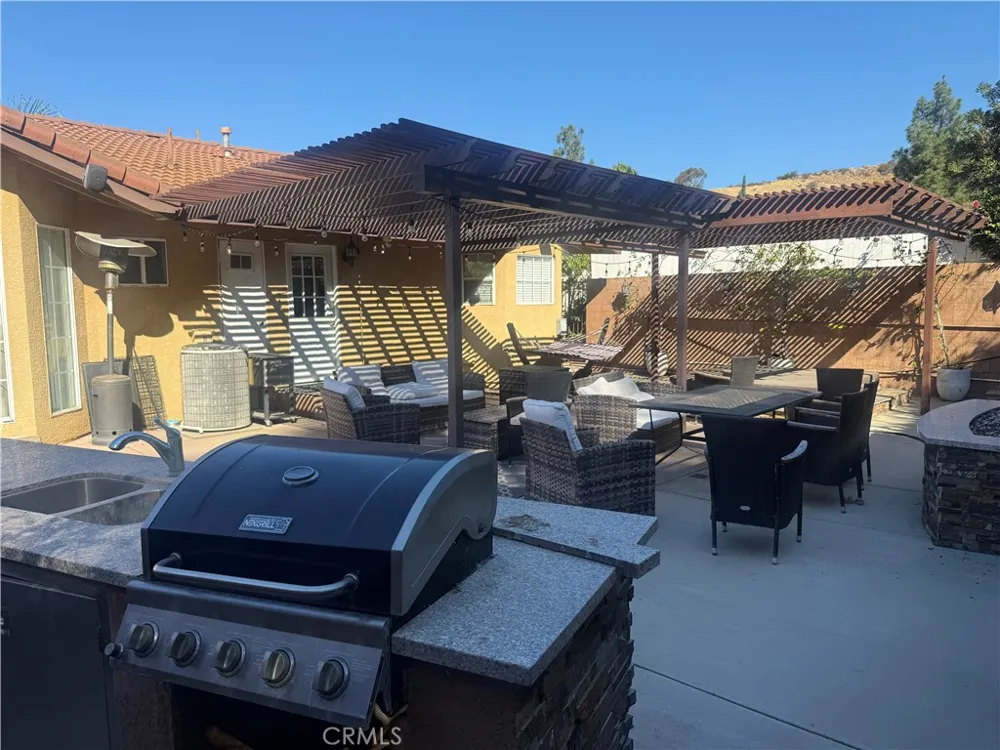 1742 Rudell Burbank, CA 91501