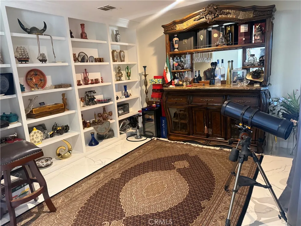 1742 Rudell Burbank, CA 91501
