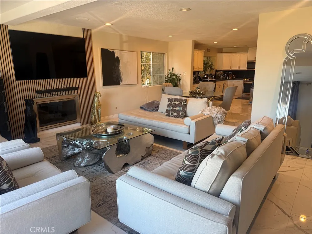 1742 Rudell Burbank, CA 91501