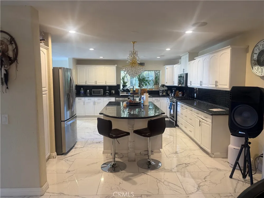1742 Rudell Burbank, CA 91501