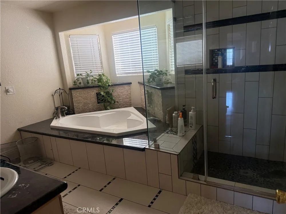 1742 Rudell Burbank, CA 91501