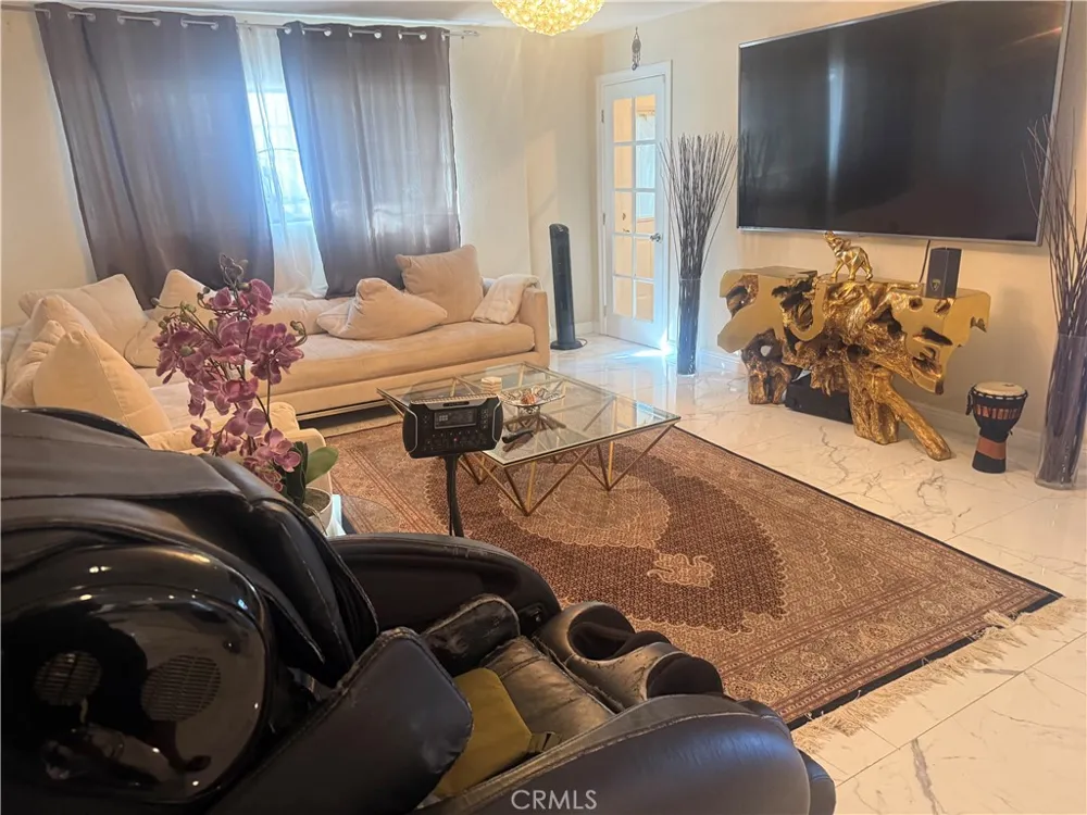 1742 Rudell Burbank, CA 91501
