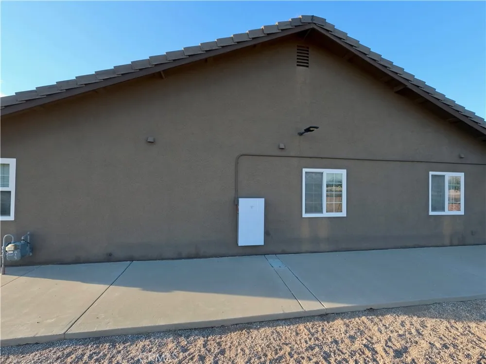 6738 Tamarisk Avenue Hesperia, CA 92344