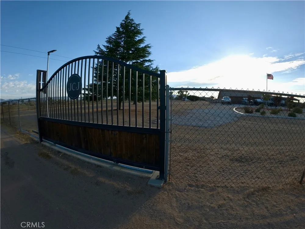 6738 Tamarisk Avenue Hesperia, CA 92344