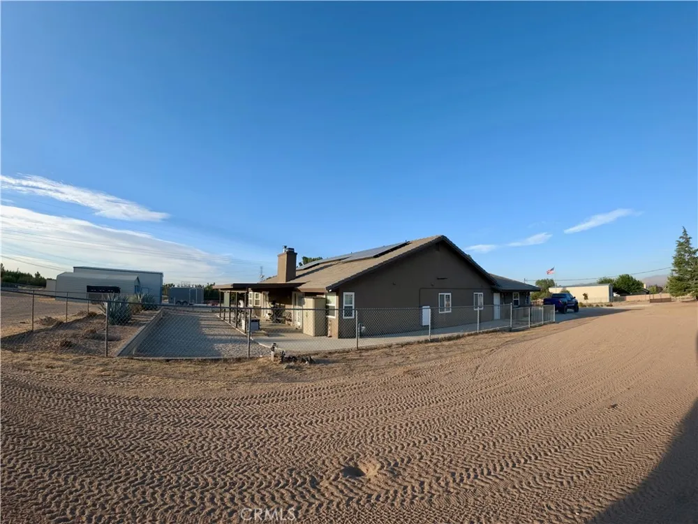 6738 Tamarisk Avenue Hesperia, CA 92344