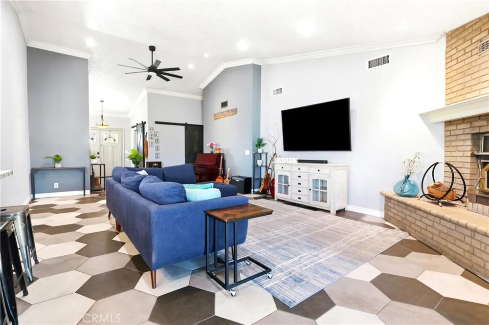 6738 Tamarisk Avenue Hesperia, CA 92344