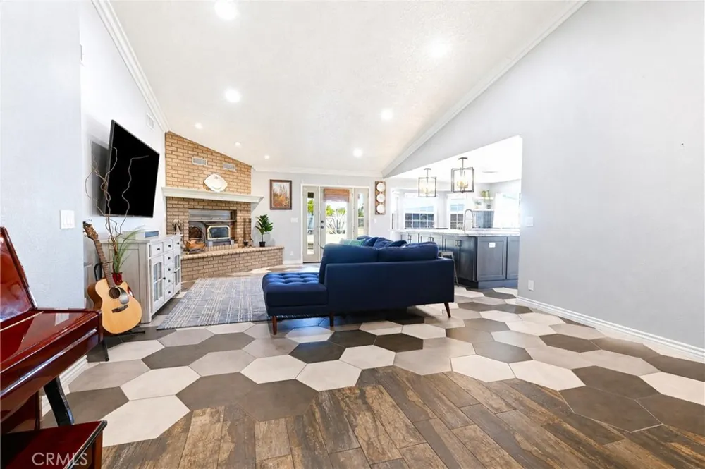 6738 Tamarisk Avenue Hesperia, CA 92344