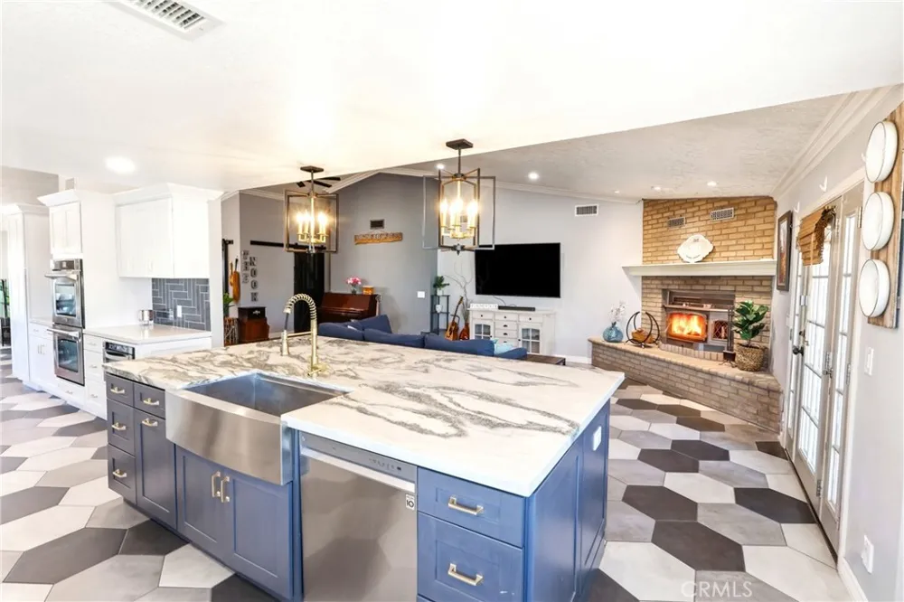 6738 Tamarisk Avenue Hesperia, CA 92344