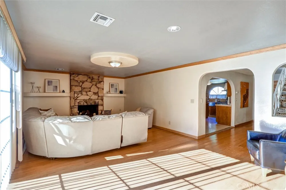 19603 Enslow Carson, CA 90746