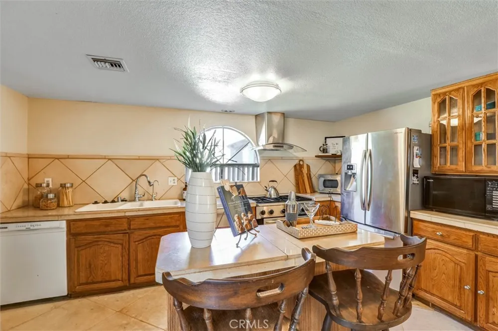 19603 Enslow Carson, CA 90746