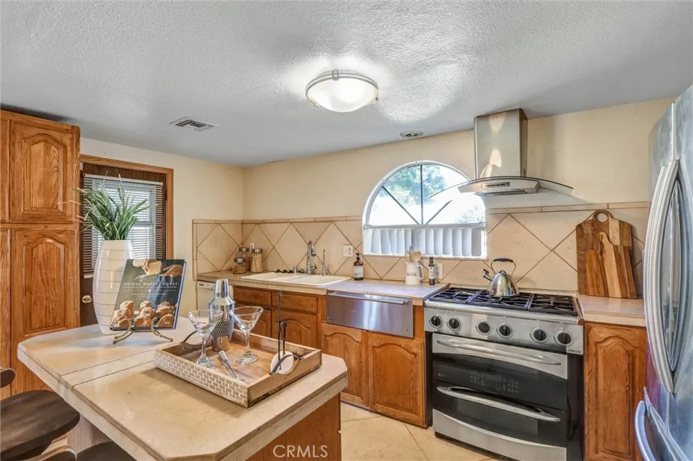 19603 Enslow Carson, CA 90746