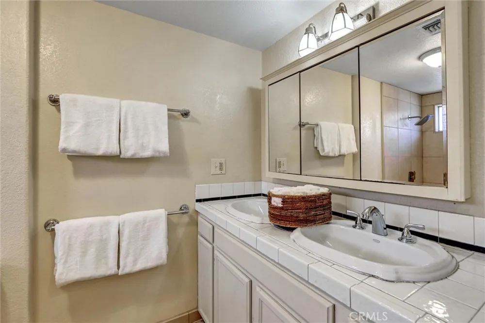 19603 Enslow Carson, CA 90746