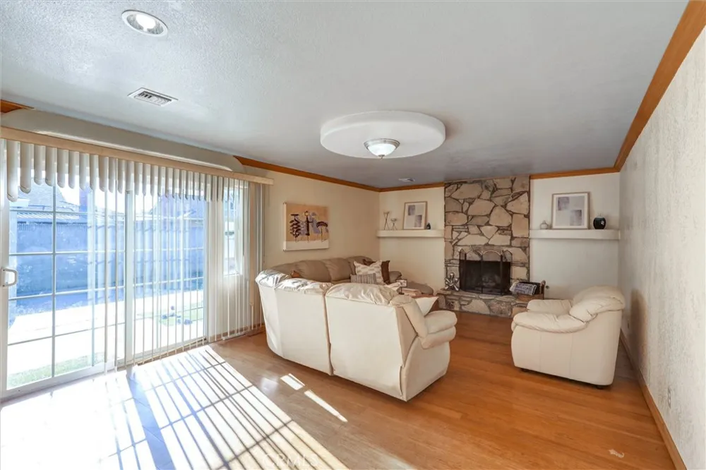 19603 Enslow Carson, CA 90746
