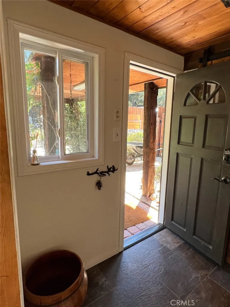 456 S Skyline Drive Thousand Oaks, CA 91361