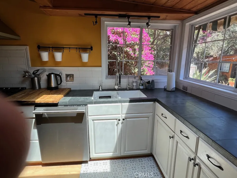 456 S Skyline Drive Thousand Oaks, CA 91361