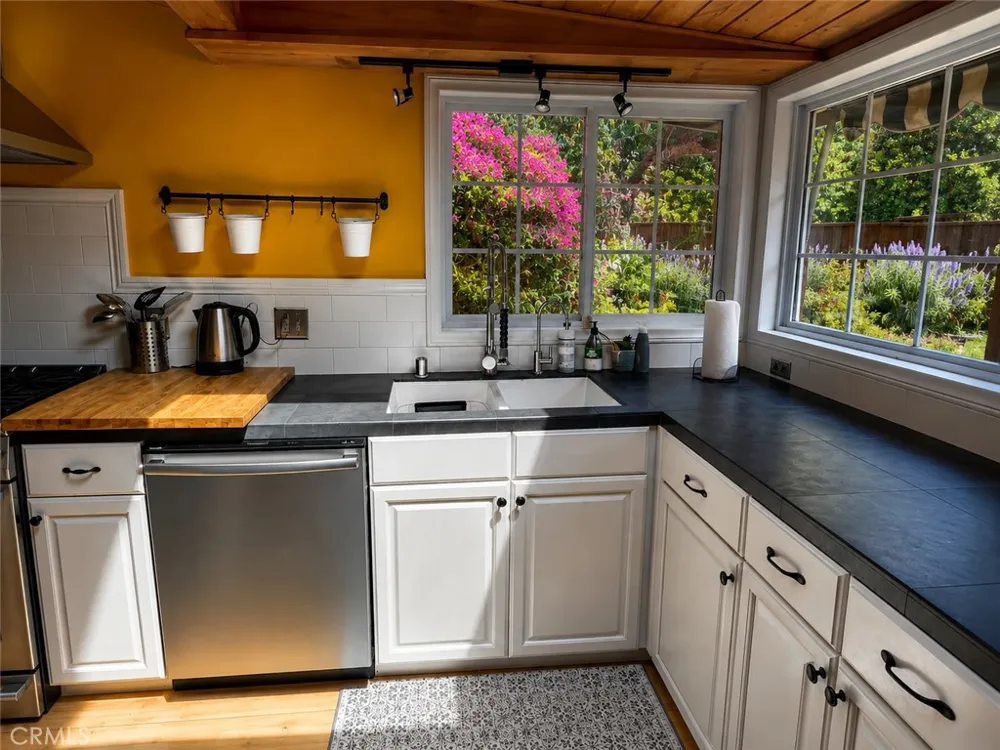 456 S Skyline Drive Thousand Oaks, CA 91361