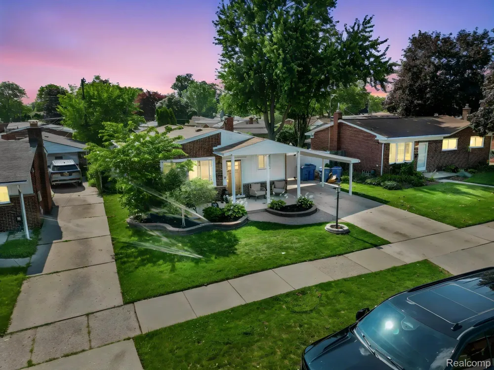 6151 Coolidge Street Dearborn Heights City, MI 48127