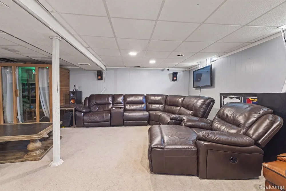 6151 Coolidge Street Dearborn Heights City, MI 48127