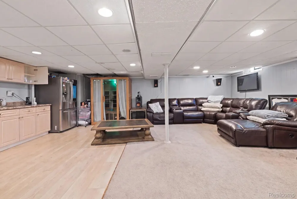 6151 Coolidge Street Dearborn Heights City, MI 48127