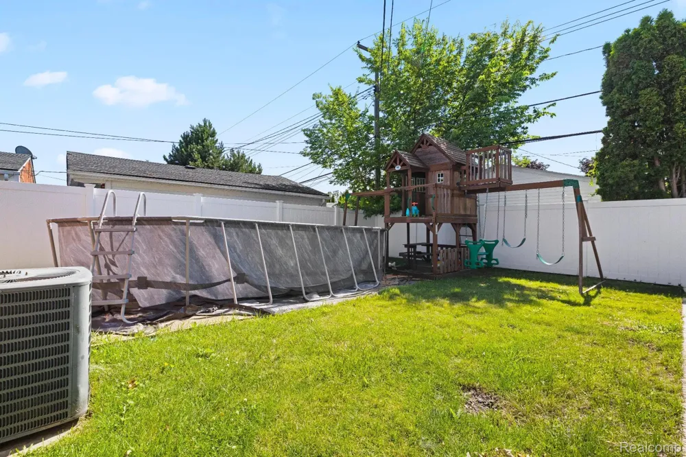 6151 Coolidge Street Dearborn Heights City, MI 48127