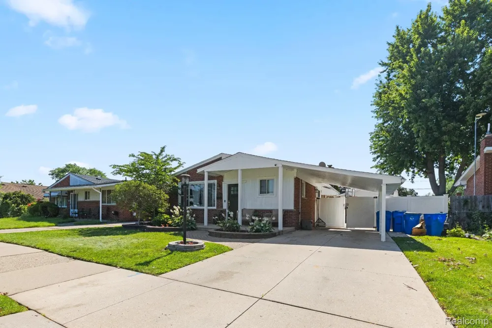 6151 Coolidge Street Dearborn Heights City, MI 48127