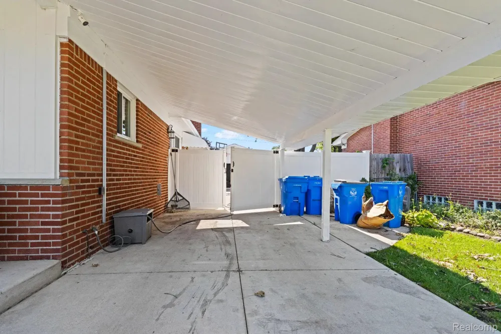 6151 Coolidge Street Dearborn Heights City, MI 48127