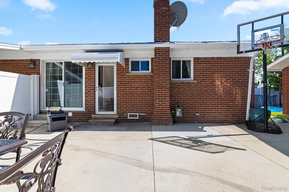 6151 Coolidge Street Dearborn Heights City, MI 48127