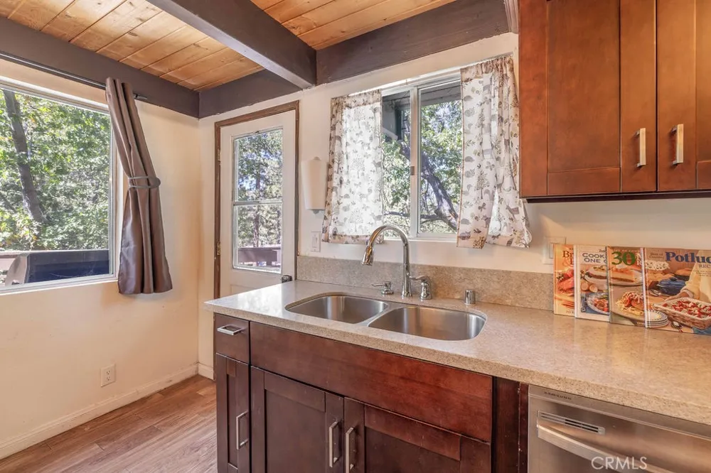 42598 Alta Vista Avenue Big Bear Lake, CA 92315
