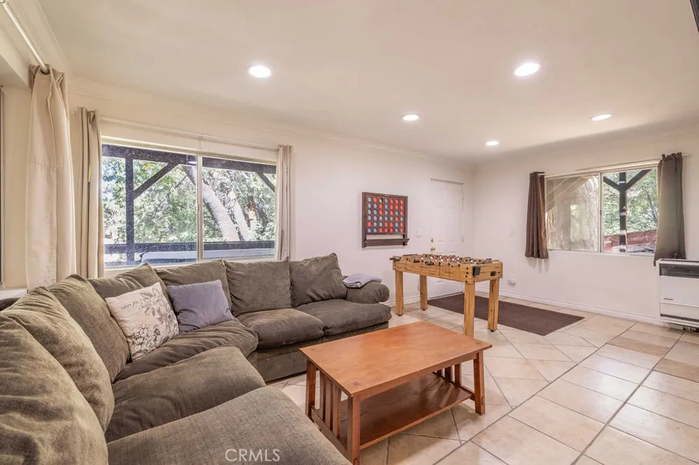 42598 Alta Vista Avenue Big Bear Lake, CA 92315
