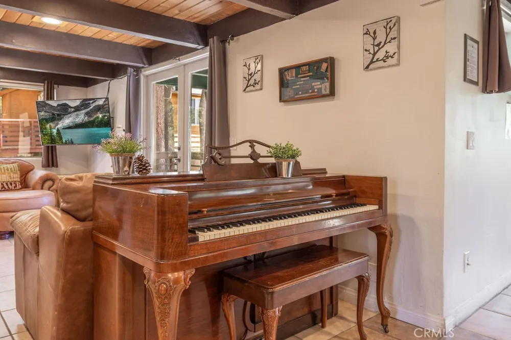 42598 Alta Vista Avenue Big Bear Lake, CA 92315