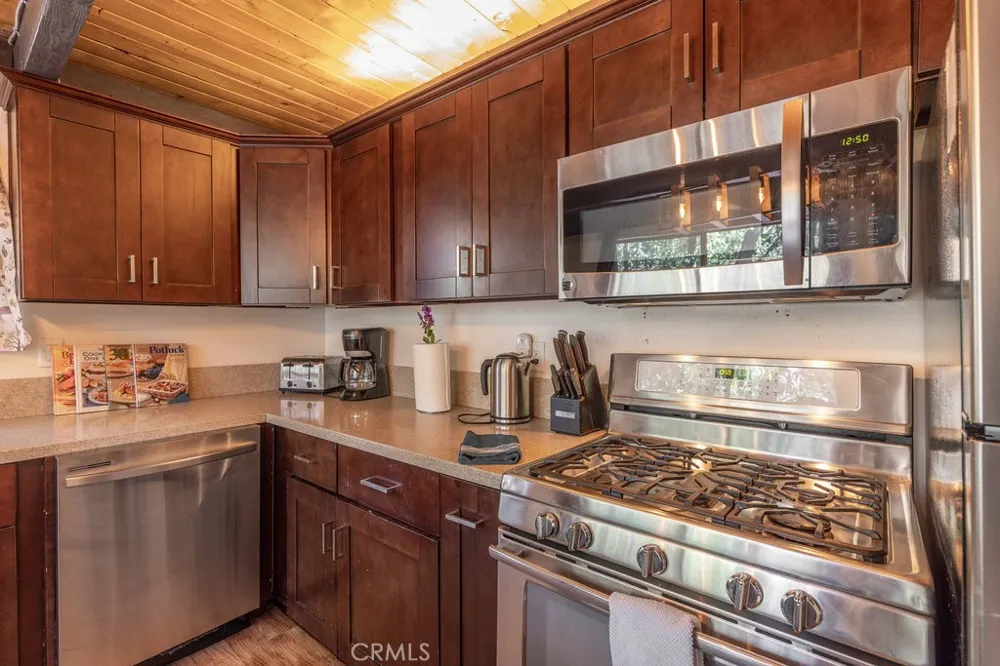 42598 Alta Vista Avenue Big Bear Lake, CA 92315