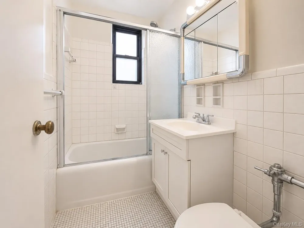 226-26 Union Turnpike #1F Oakland Gardens, NY 11364