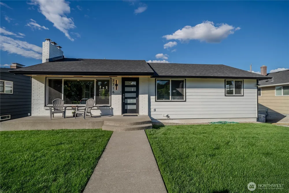 7716 S Mission Drive Seattle, WA 98178