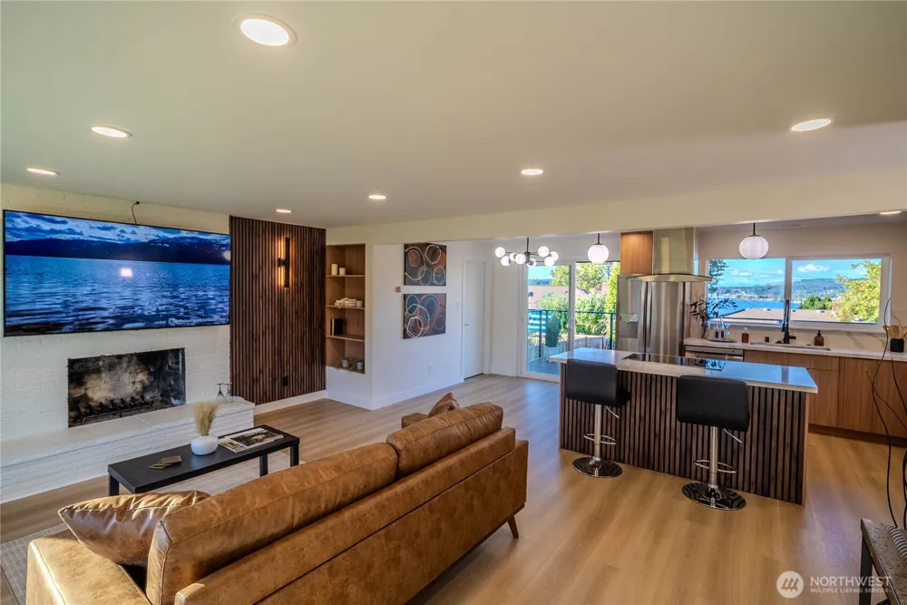 7716 S Mission Drive Seattle, WA 98178