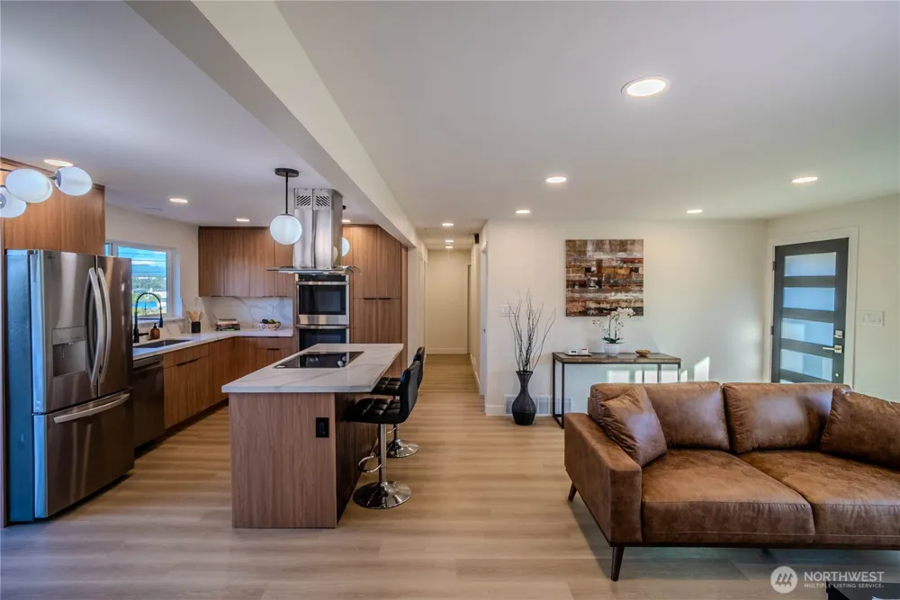 7716 S Mission Drive Seattle, WA 98178