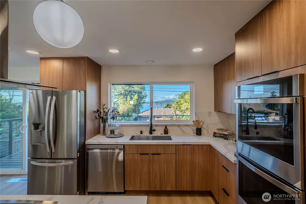 7716 S Mission Drive Seattle, WA 98178