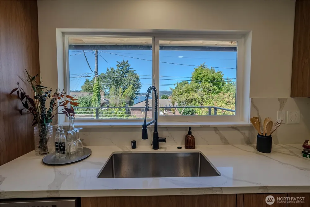 7716 S Mission Drive Seattle, WA 98178