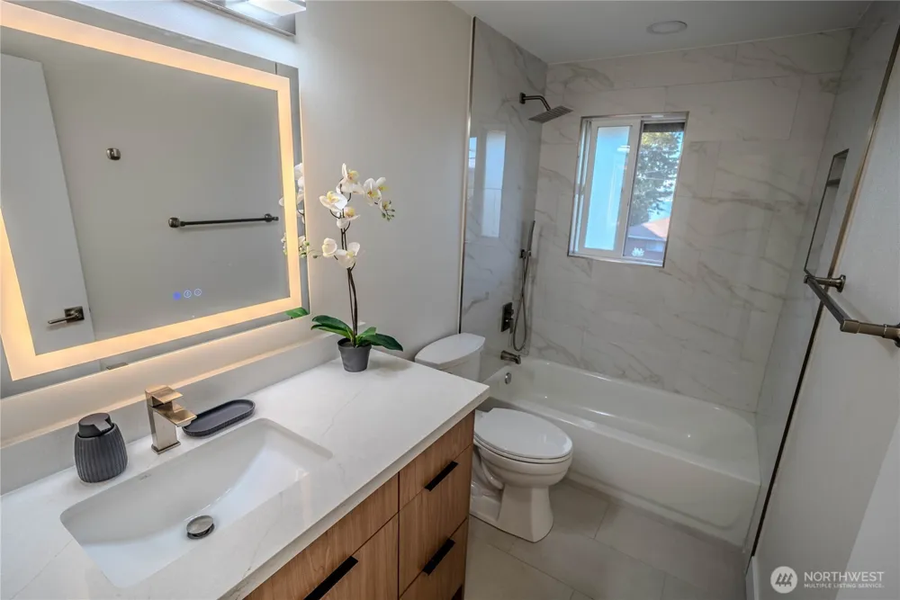 7716 S Mission Drive Seattle, WA 98178