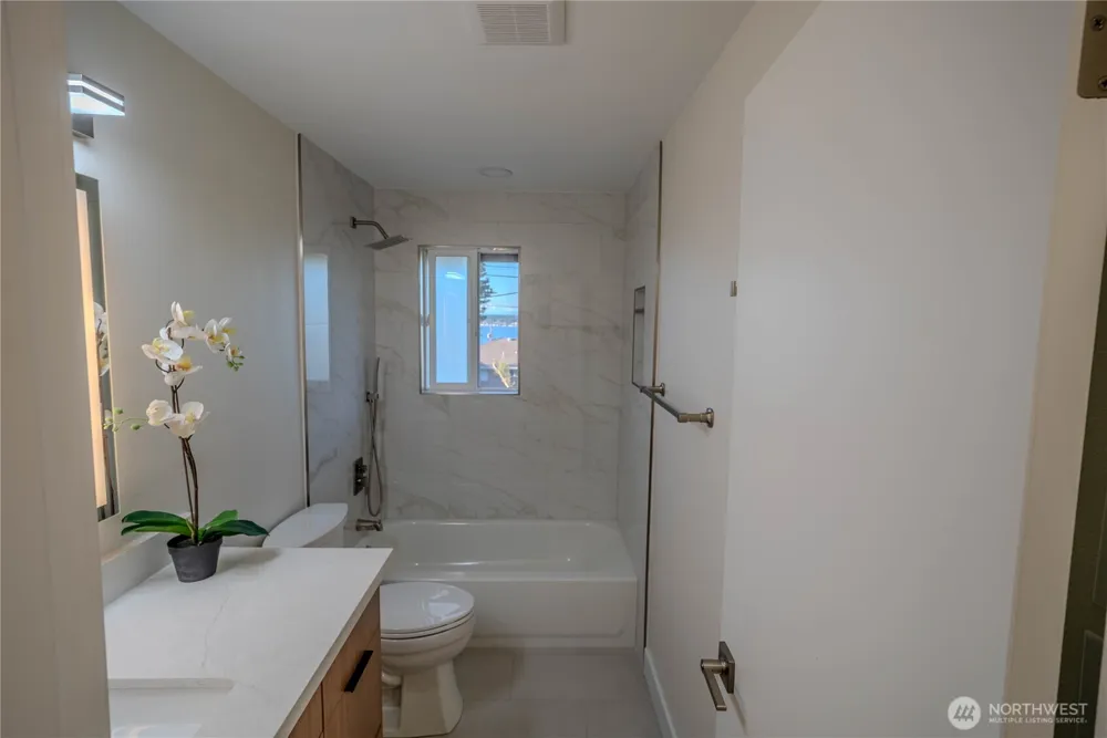 7716 S Mission Drive Seattle, WA 98178
