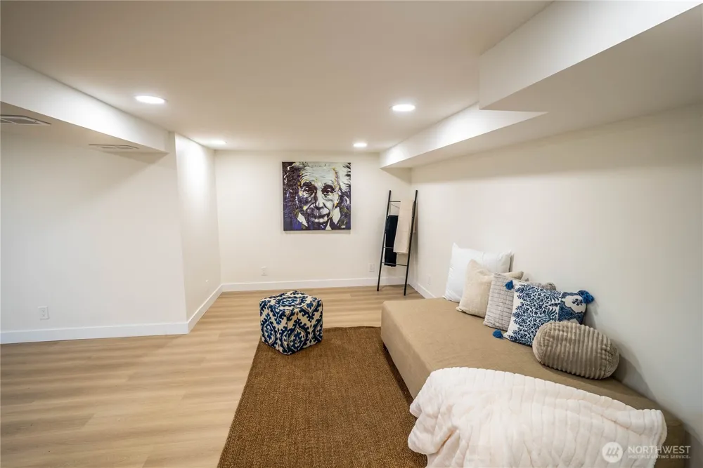 7716 S Mission Drive Seattle, WA 98178