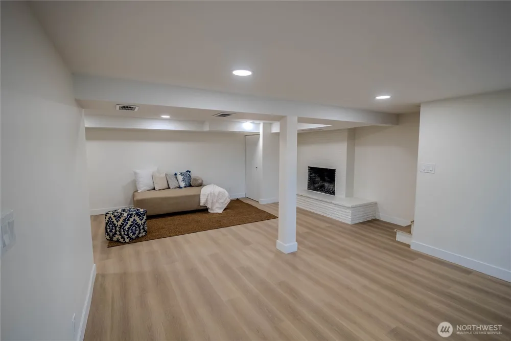 7716 S Mission Drive Seattle, WA 98178