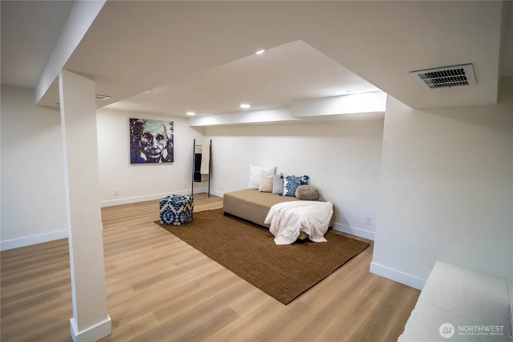 7716 S Mission Drive Seattle, WA 98178