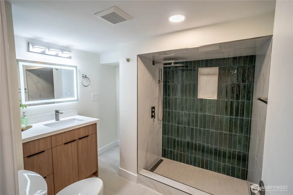 7716 S Mission Drive Seattle, WA 98178