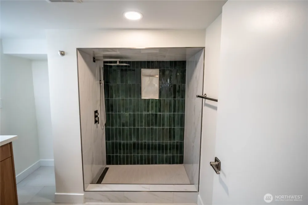 7716 S Mission Drive Seattle, WA 98178