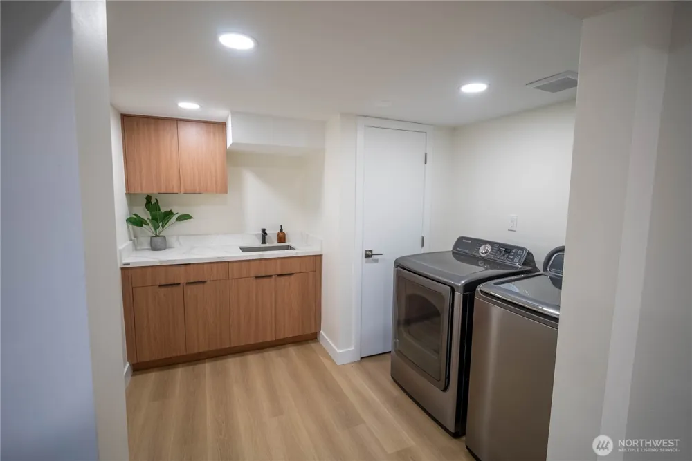 7716 S Mission Drive Seattle, WA 98178